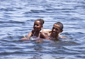Обама искупался в Мексиканском заливе и призвал отдыхать во Флориде
