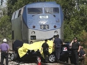Недалеко от Детройта поезд столкнулся с автомобилем: пятеро погибших