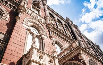 Официальный курс гривны снова укрепился