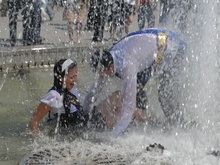 Киевские студенты проведут акцию Нет воды в кране - моюсь на Майдане!