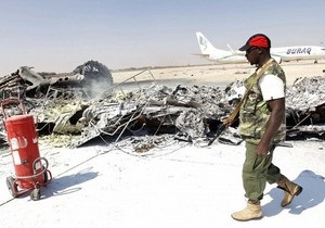 Силы Каддафи нанесли удар по аэропорту в Триполи