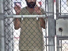 42 узника Гуантанамо объявили голодовку