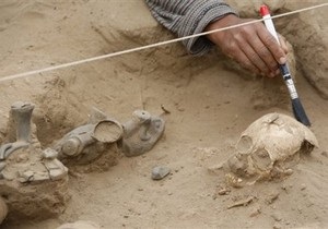 Археологи откопали два древних храма на мусорной свалке в Перу