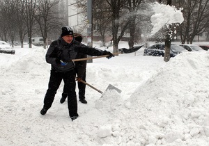 Киевские власти рассказали, куда вывозят снег из столицы