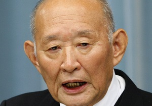Премьер Японии попросил самого пожилого министра не уходить на пенсию