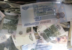 Курс российского рубля упал до минимума за два года