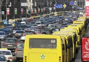 В Киеве на Крещатике 23-24 августа закроют движение всех видов транспорта