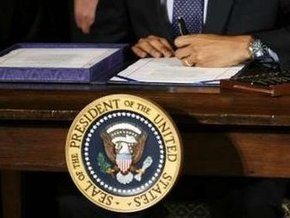 Обама подписал законопроект о медстраховании детей, который дважды ветировал Буш