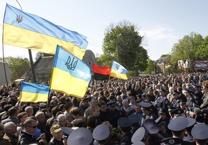 новости Львова - 9 мая - День Победы - Львовский облсовет призывает местные власти вывесить на 9 мая национальные флаги с траурной лентой