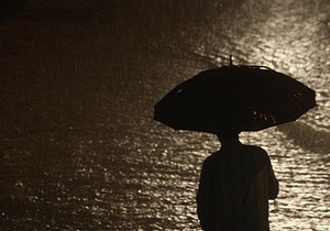СМИ: Токио опустел. Люди с беспокойством ожидают дождя