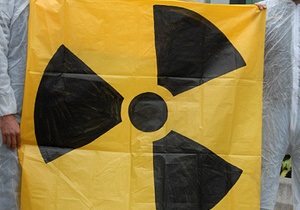 Эксперты: Со дна Киевского моря поднимают радиоактивный песок