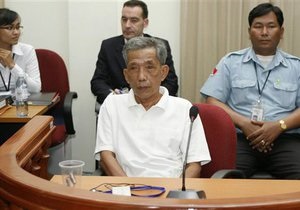 В Камбодже осужденному начальнику концлагеря  красных кхмеров сократили срок до 19 лет