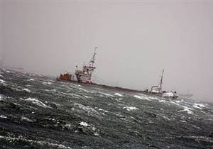 Крушение сухогруза с украинцами: трое моряков спасены, один скончался, поиски остальных продолжаются