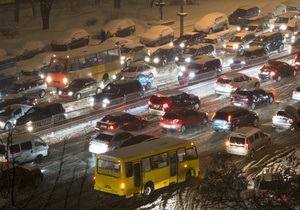 Украинских водителей просят воздержаться от поездок на собственном транспорте