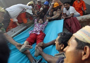 Число погибших под завалами здания в Бангладеш достигло 150-ти человек