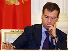 Медведев выдаст банкам 38 млрд долларов