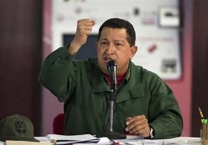 Чавес объявил о размещении танков и вертолетов на границе с Колумбией