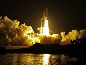 Миссия Endeavour: В NASA видели, как от шаттла отвалился кусок обшивки