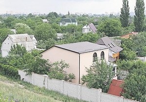 Киевские власти намерены снести более 250-ти домов на Русановских садах