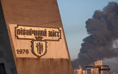 В Киеве восстановили Северный мост после атак РФ