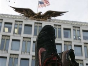 Фирма, изготовившая туфли, которыми бросили в Буша, не справляется с наплывом заказов