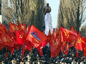 В центре Киева открыли отреставрированный памятник Ленину