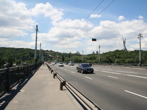 Киевские мосты через Днепр обследуют под водой