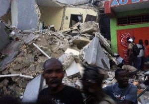 Премьер Гаити: Количество погибших в результате землетрясения может превысить сто тысяч человек