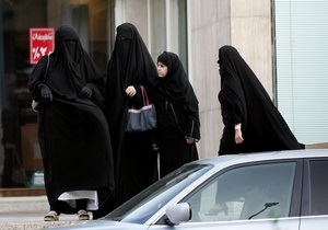 Саудовский клирик призвал отменить запрет на вождение автомобилей женщинами