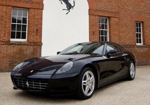 СМИ: У Ани Лорак появилась Ferrari за четверть миллиона долларов