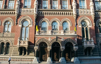 НБУ зменшив продаж доларів на тлі падіння гривні