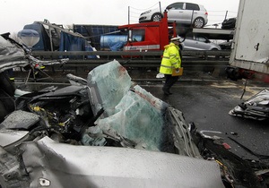 На автобане в Германии произошла авария с участием 15 автомобилей