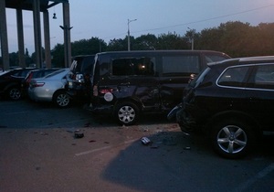 В Днепропетровске пьяный водитель грузовика разбил 15 автомобилей