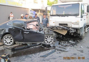 В Мелитополе легковой автомобиль врезался в фуру: трое погибших