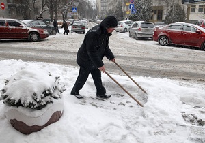 Киевские дворники сдают лопаты в аренду по 250 гривен - газета