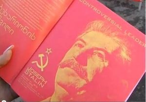 Гламурные лидеры: в Тернополе продают школьные тетради со Сталиным и Лениным