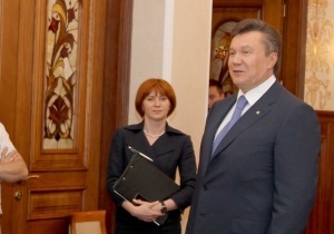 Янукович присвоил своему пресс-секретарю третий ранг госслужащего