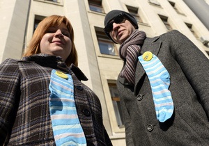 Фотогалерея: В разных носках. Украинцы присоединились к международной акции в поддержку людей с синдромом Дауна
