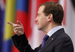 Медведев: Россия рассматривает возможность создания новых баз за рубежом