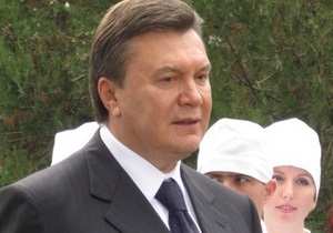 Янукович посетил в больнице пострадавших в автокатастрофе
