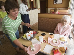 Американка случайно отпраздновала 100-летний юбилей в McDonald s