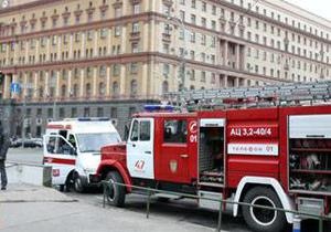 Движение в центре Москвы парализовано из-за взрывов в метро