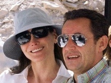 Фотография голой жены президента Франции уйдет с молотка