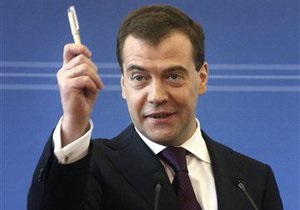 Медведев утвердил стратегию противодействия коррупции