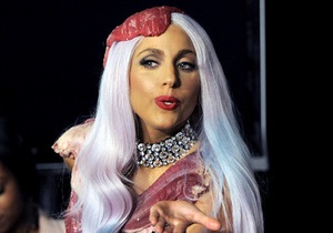 Lady GaGa возглавила список самых безвкусно одевающихся звезд
