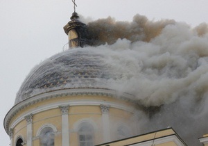 Пожар в старинном соборе в Болграде разгорается с новой силой