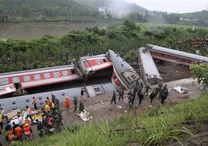 Крушение поезда в Китае: число жертв достигло 19 человек, 71 ранен