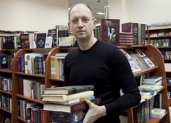 Яценюк предложил создать новую библиотеку украинской литературы в Москве