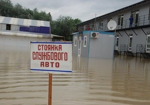 Наводнение: Черновицкий губернатор просит Ахметова, Пинчука, других бизнесменов и политиков о помощи
