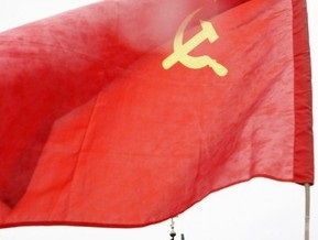 Запорожская Свобода требует запретить вывешивать в городе флаги СССР